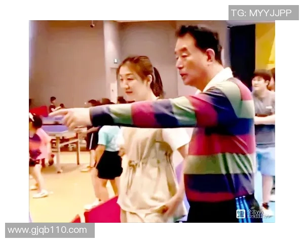 足球明星重返母校感人视频回忆青春岁月激励学弟学妹奋发向上